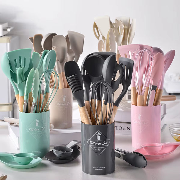 Set 12 Utensili da Cucina in Silicone con manico in legno Antiaderente